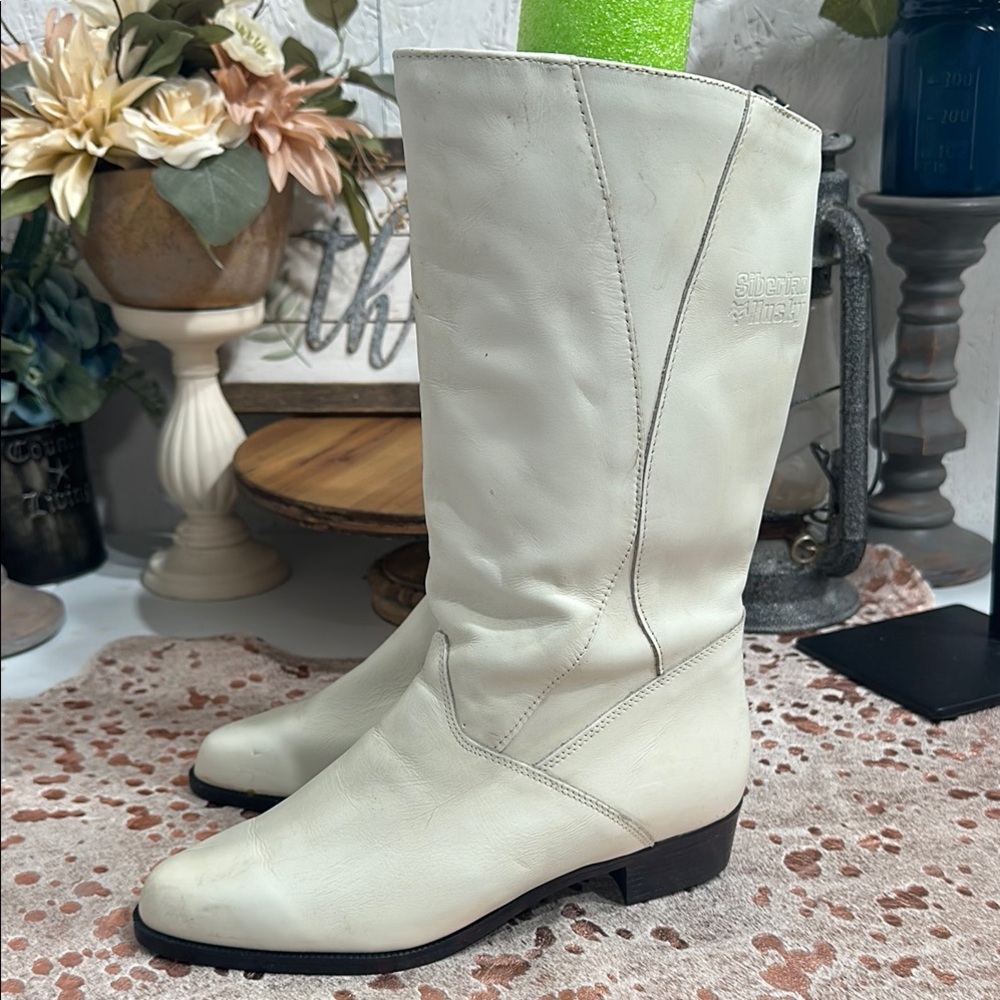 Never worn Vintage Siberian Husky insulated  winter Boots